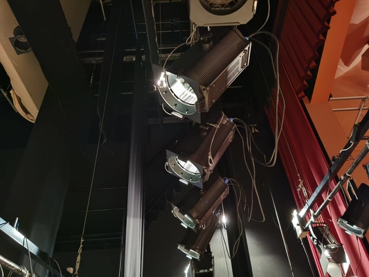 Bom preço. 300W LED CRI95 Iluminação de palco RGBALC 6 em 1 Auto Zoom Fresnel Spot Light Com Sistema de Gerenciamento de Cor on-line